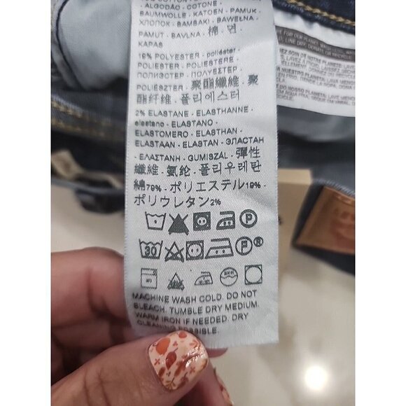 Levi's 4 Bermuda Shorts Mid-rise W/sculpt NWT Womens 4 27 - Picture 7 of 8